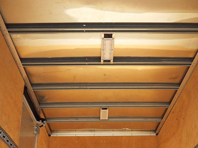 いすゞエルフアルミバン小型（2t・3t）[写真13]