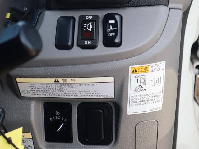 三菱ふそうキャンターアルミバン小型（2t・3t）[写真36]