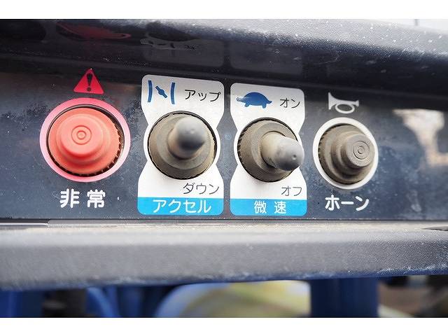 三菱ふそうキャンターセルフクレーン4段小型（2t・3t）[写真18]