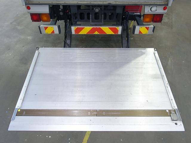 いすゞフォワードアルミバン中型（4t）[写真10]