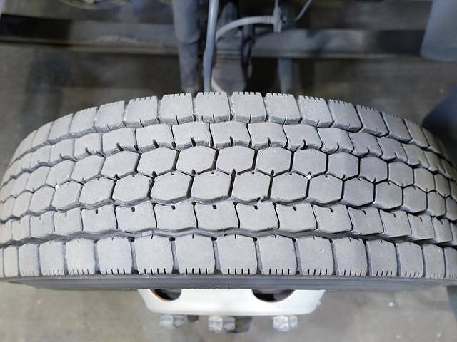 いすゞフォワードアルミバン中型（4t）[写真24]