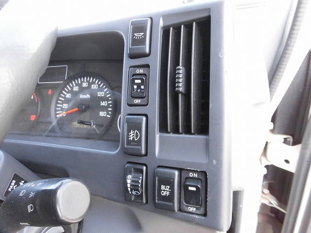 いすゞエルフアルミバン小型（2t・3t）[写真16]