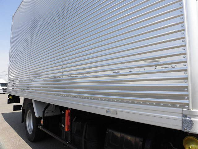 いすゞエルフアルミバン小型（2t・3t）[写真26]