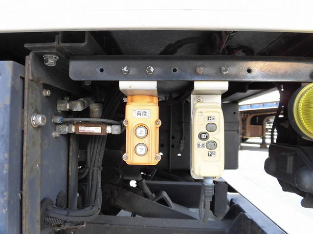 いすゞエルフアルミバン小型（2t・3t）[写真08]