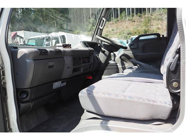 日産アトラスアルミブロック小型（2t・3t）[写真33]