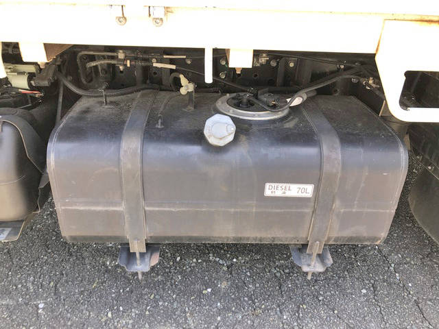 三菱ふそうキャンター平ボディ小型（2t・3t）[写真16]