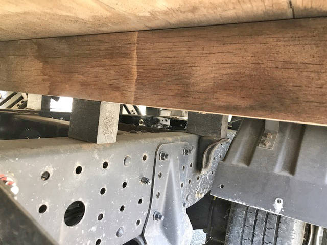 三菱ふそうキャンター平ボディ小型（2t・3t）[写真18]