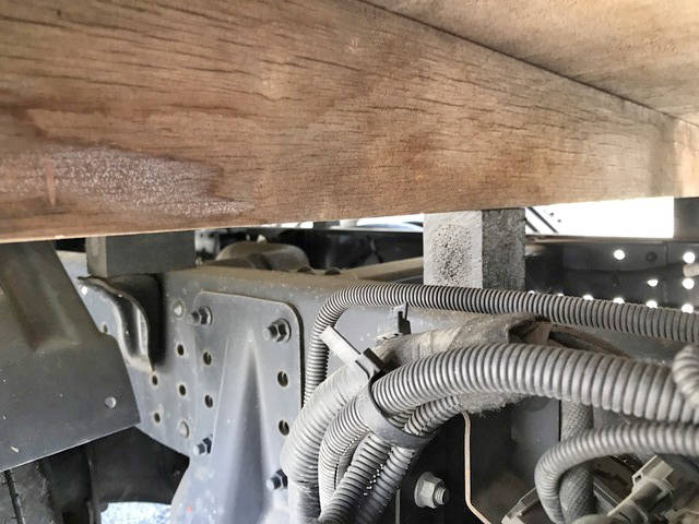 三菱ふそうキャンター平ボディ小型（2t・3t）[写真19]