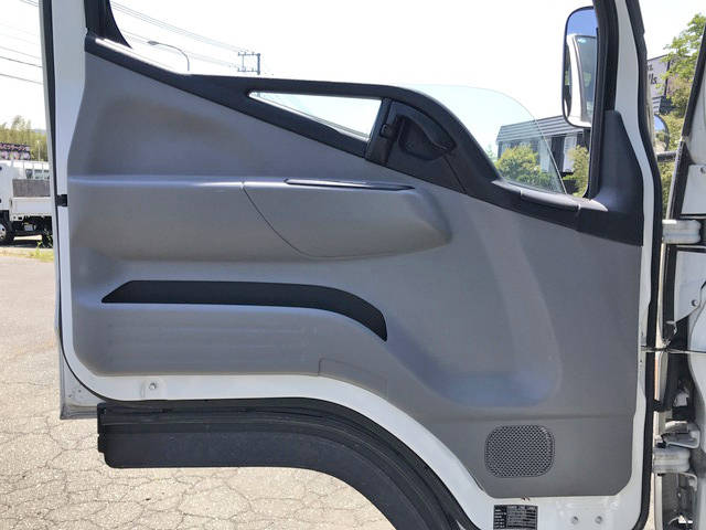 三菱ふそうキャンター平ボディ小型（2t・3t）[写真24]