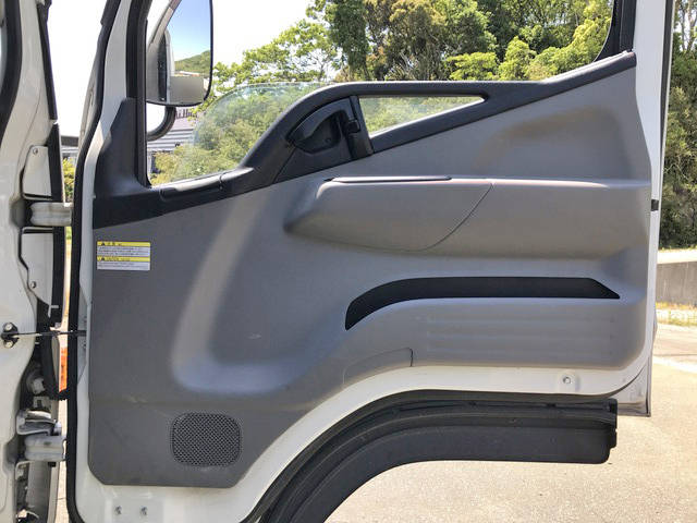 三菱ふそうキャンター平ボディ小型（2t・3t）[写真25]