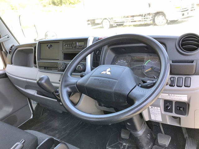 三菱ふそうキャンター平ボディ小型（2t・3t）[写真30]