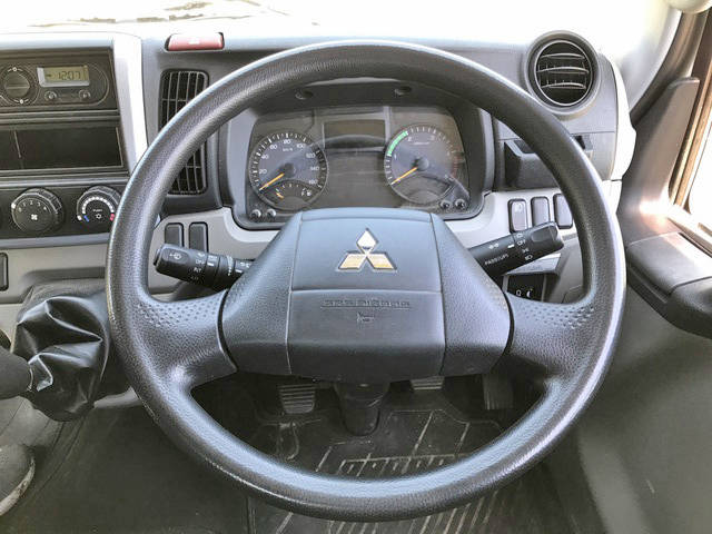 三菱ふそうキャンター平ボディ小型（2t・3t）[写真31]