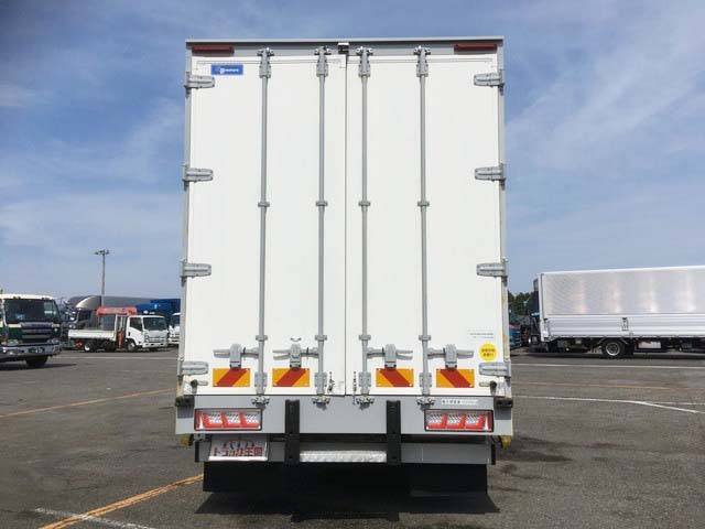 いすゞギガアルミウイング大型（10t）[写真10]