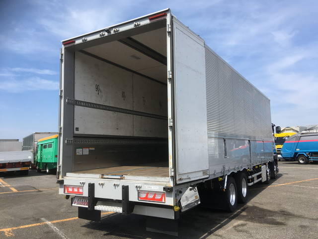 いすゞギガアルミウイング大型（10t）[写真12]