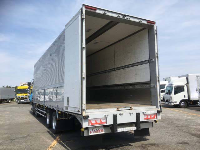 いすゞギガアルミウイング大型（10t）[写真13]