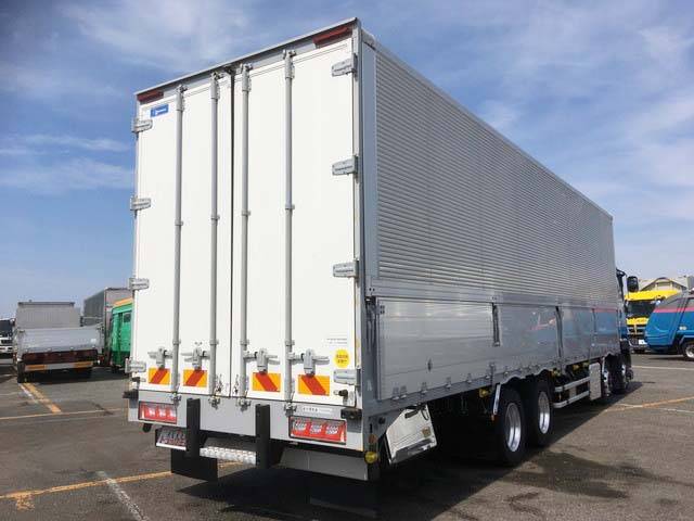 いすゞギガアルミウイング大型（10t）[写真02]