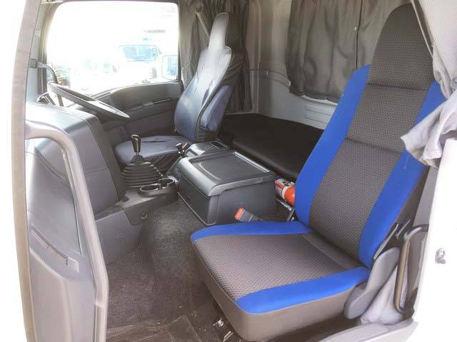 いすゞギガアルミウイング大型（10t）[写真31]