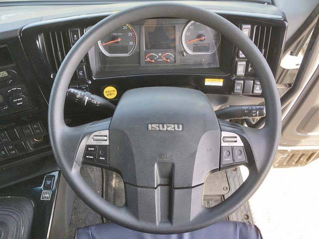 いすゞギガアルミウイング大型（10t）[写真35]