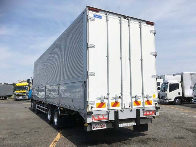 いすゞギガアルミウイング大型（10t）[写真04]