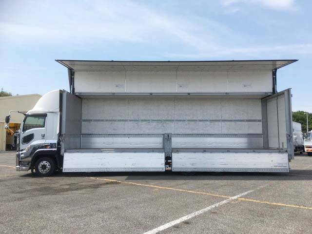 いすゞギガアルミウイング大型（10t）[写真06]