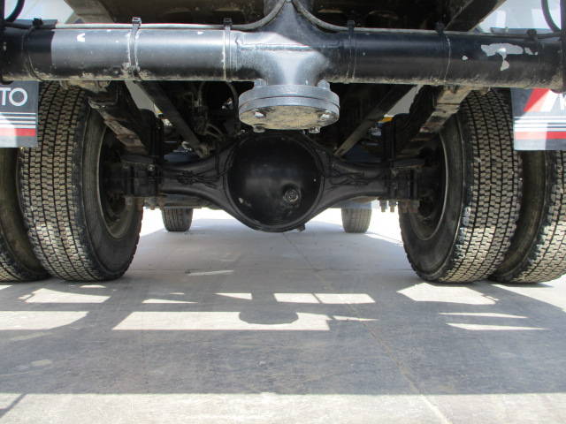 いすゞフォワード散水車中型（4t）[写真13]