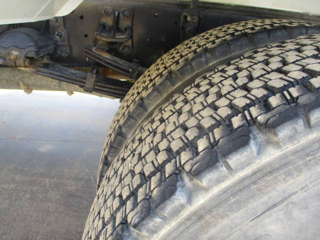 いすゞフォワード散水車中型（4t）[写真14]