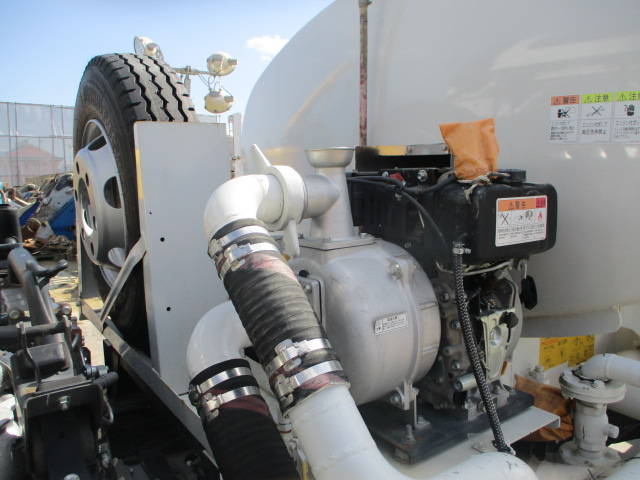 いすゞフォワード散水車中型（4t）[写真16]