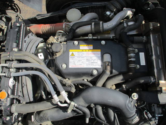 いすゞフォワード散水車中型（4t）[写真18]