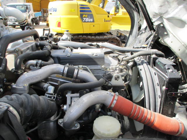 いすゞフォワード散水車中型（4t）[写真20]