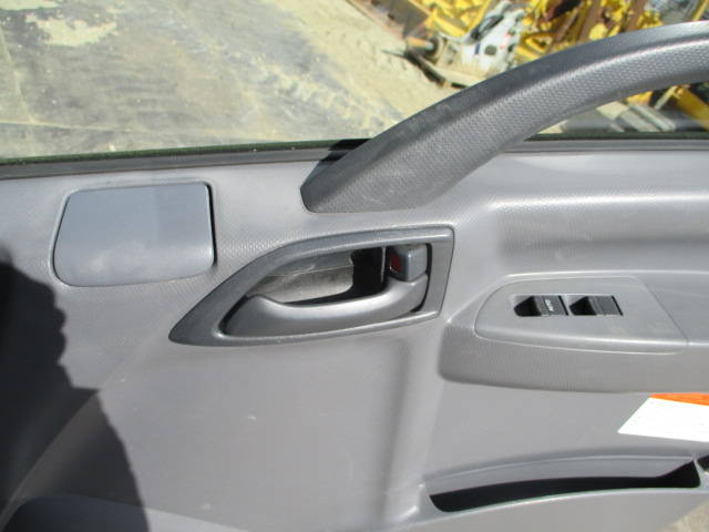 いすゞフォワード散水車中型（4t）[写真25]