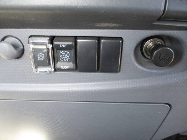 いすゞフォワード散水車中型（4t）[写真29]