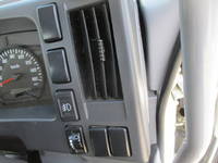 いすゞフォワード散水車中型（4t）[写真32]