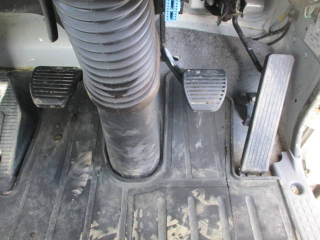 いすゞフォワード散水車中型（4t）[写真33]