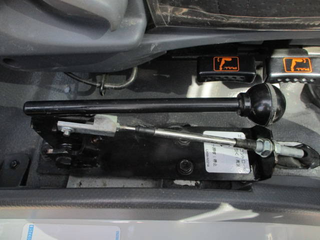 いすゞフォワード散水車中型（4t）[写真35]