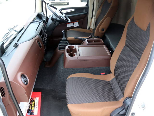 日野レンジャーアルミウイング中型（4t）[写真36]