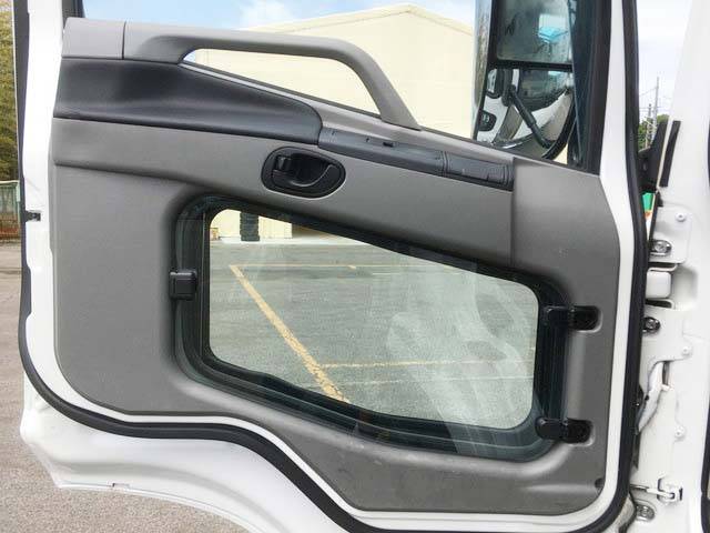 三菱ふそうスーパーグレートパネルウイング大型（10t）[写真27]