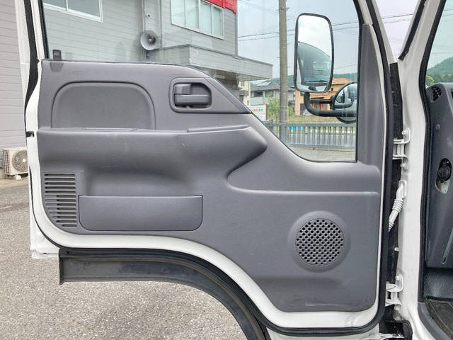 いすゞエルフ冷凍車（冷蔵車）小型（2t・3t）[写真28]