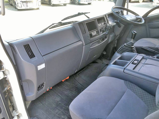 いすゞフォワードアルミウイング中型（4t）[写真32]