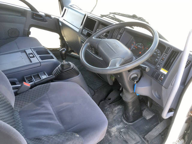 いすゞフォワードアルミウイング中型（4t）[写真36]