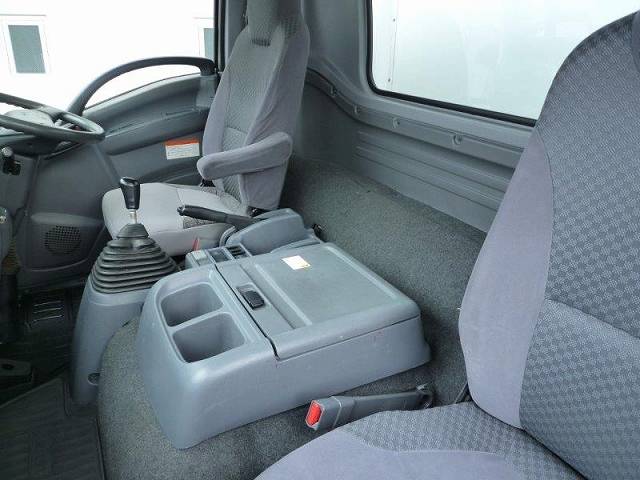 いすゞフォワード冷凍車（冷蔵車）中型（4t）[写真15]