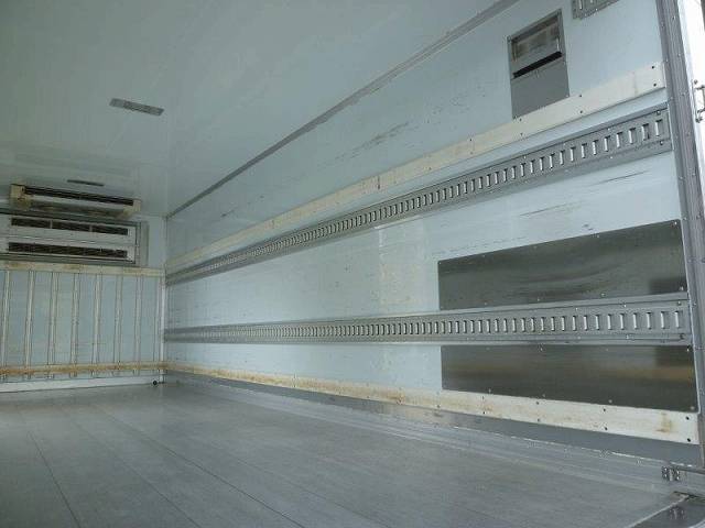 いすゞフォワード冷凍車（冷蔵車）中型（4t）[写真17]