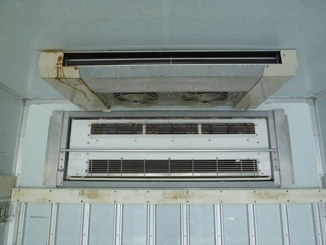 いすゞフォワード冷凍車（冷蔵車）中型（4t）[写真20]