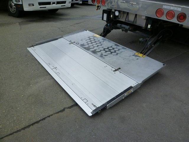 いすゞフォワード冷凍車（冷蔵車）中型（4t）[写真23]