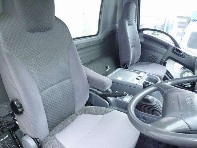 いすゞフォワード冷凍車（冷蔵車）中型（4t）[写真08]