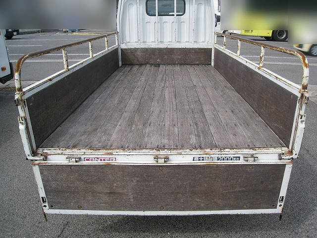 三菱ふそうキャンター平ボディ小型（2t・3t）[写真11]