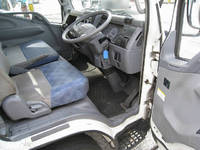 三菱ふそうキャンター平ボディ小型（2t・3t）[写真13]