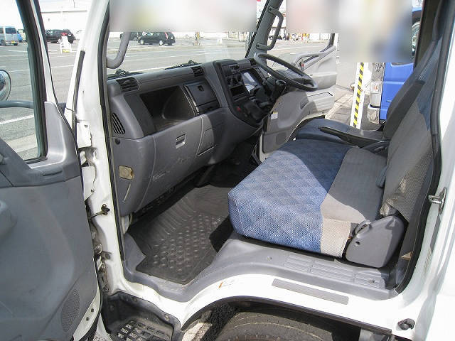 三菱ふそうキャンター平ボディ小型（2t・3t）[写真14]