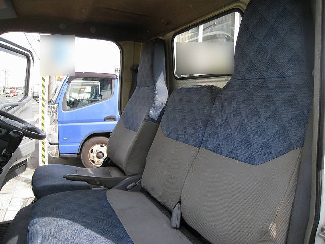 三菱ふそうキャンター平ボディ小型（2t・3t）[写真15]