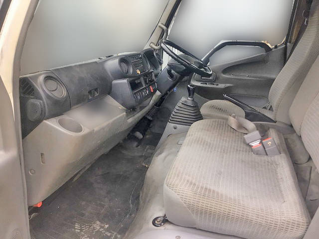 日野デュトロ平ボディ小型（2t・3t）[写真20]