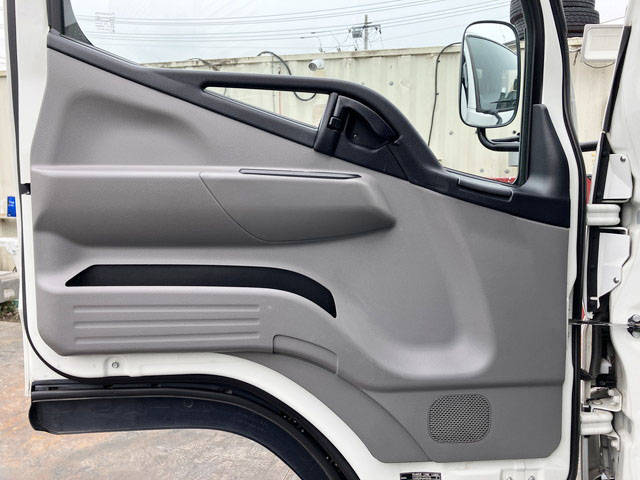 三菱ふそうキャンターアルミバン小型（2t・3t）[写真24]
